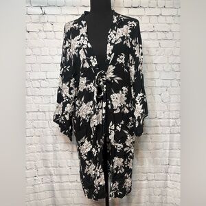 Spiritual Gangster Monochrome Floral Kimono